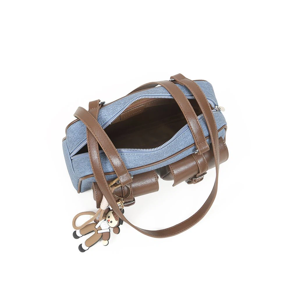 Denim patchwork shoulder bag interior001 Denim patchwork shoulder bag interior001